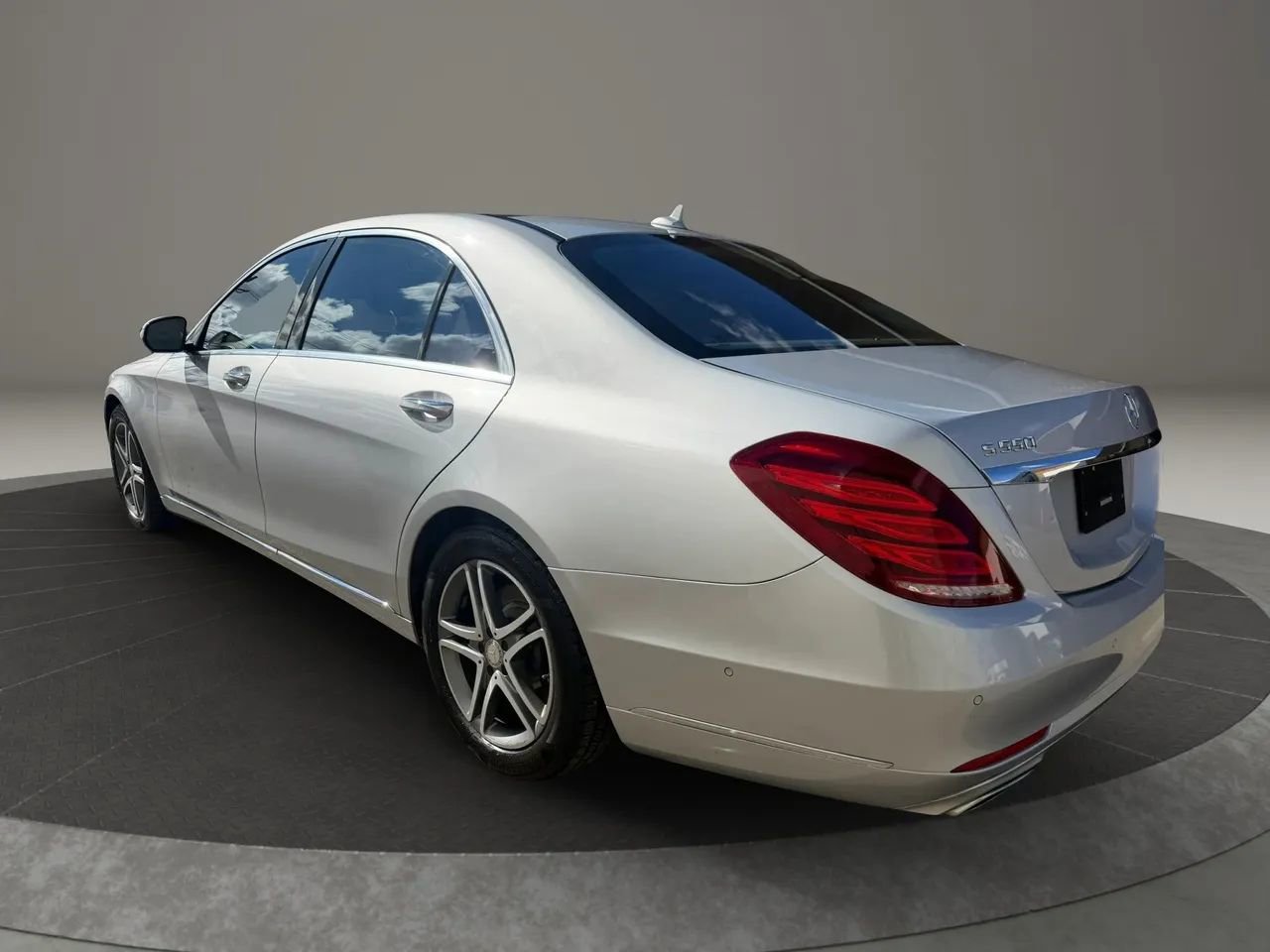 Used 2016 Mercedes-Benz S 550 4MATIC Sedan image 6