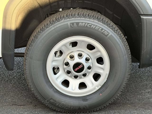Used 2025 GMC Sierra 2500 Pro AWD/4WD image 5