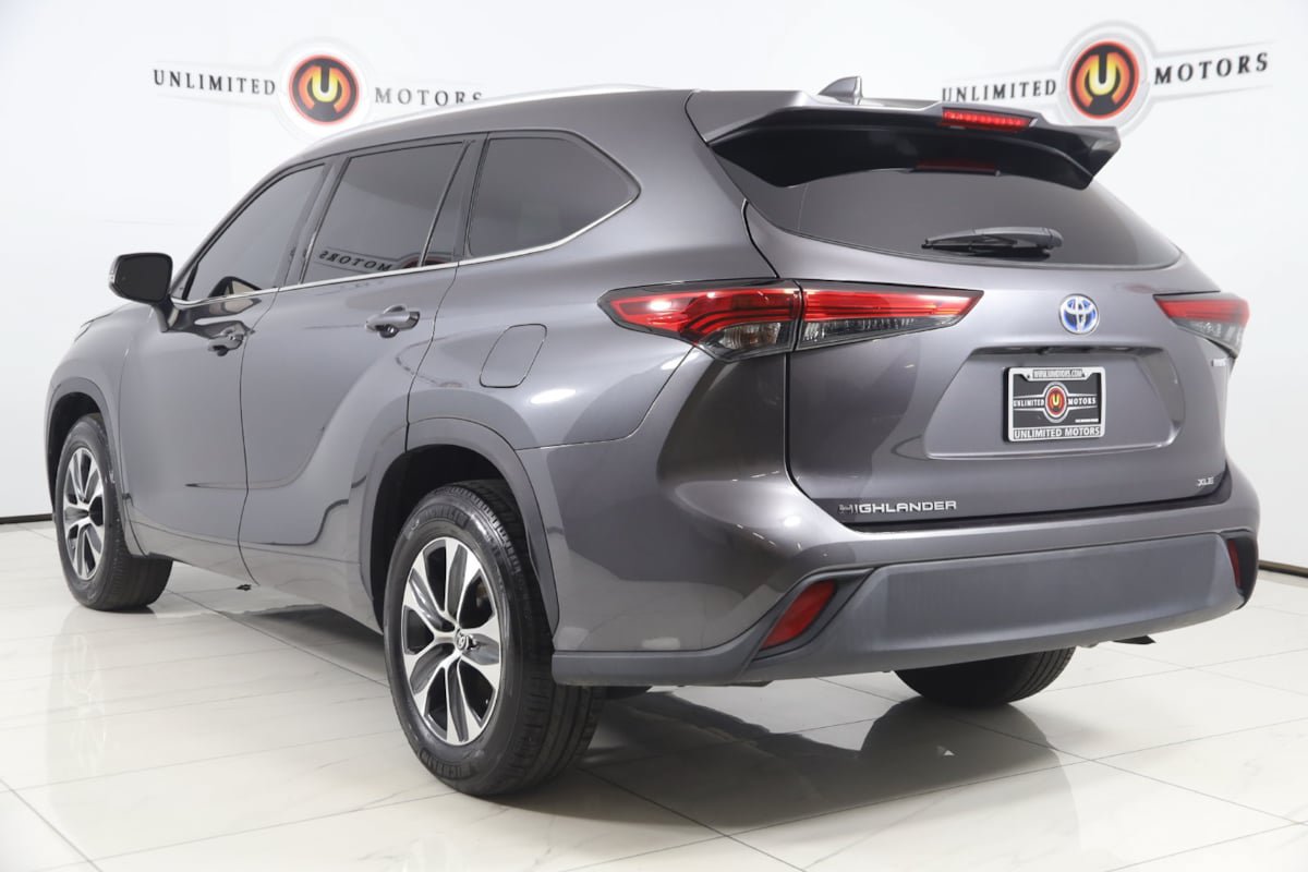 Used 2022 Toyota Highlander XLE FWD image 4