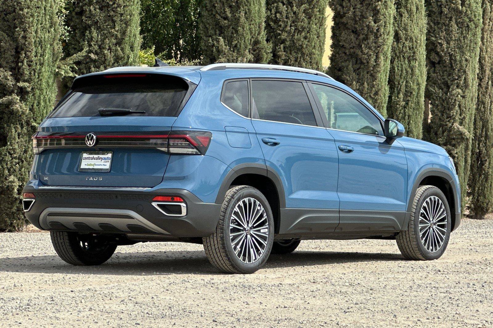 New 2026 Volkswagen Taos SE FWD image 4