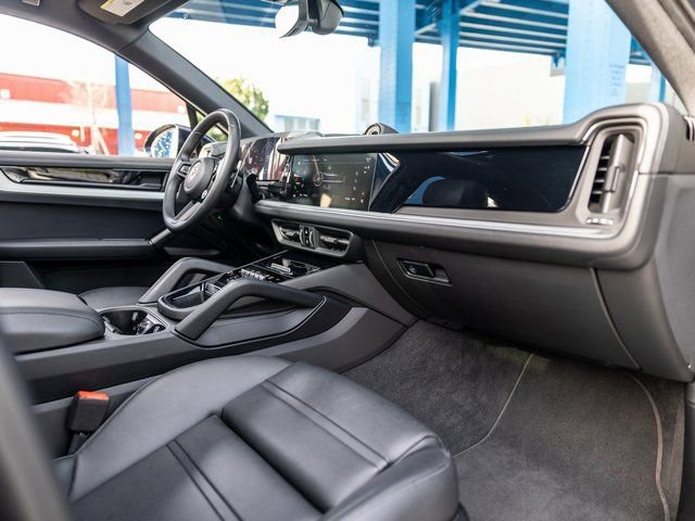 Certified 2025 Porsche Cayenne S AWD/4WD image 46