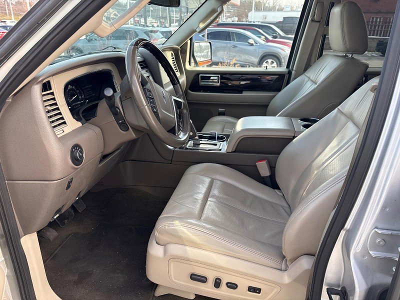 Used 2016 Lincoln Navigator L Select image 5