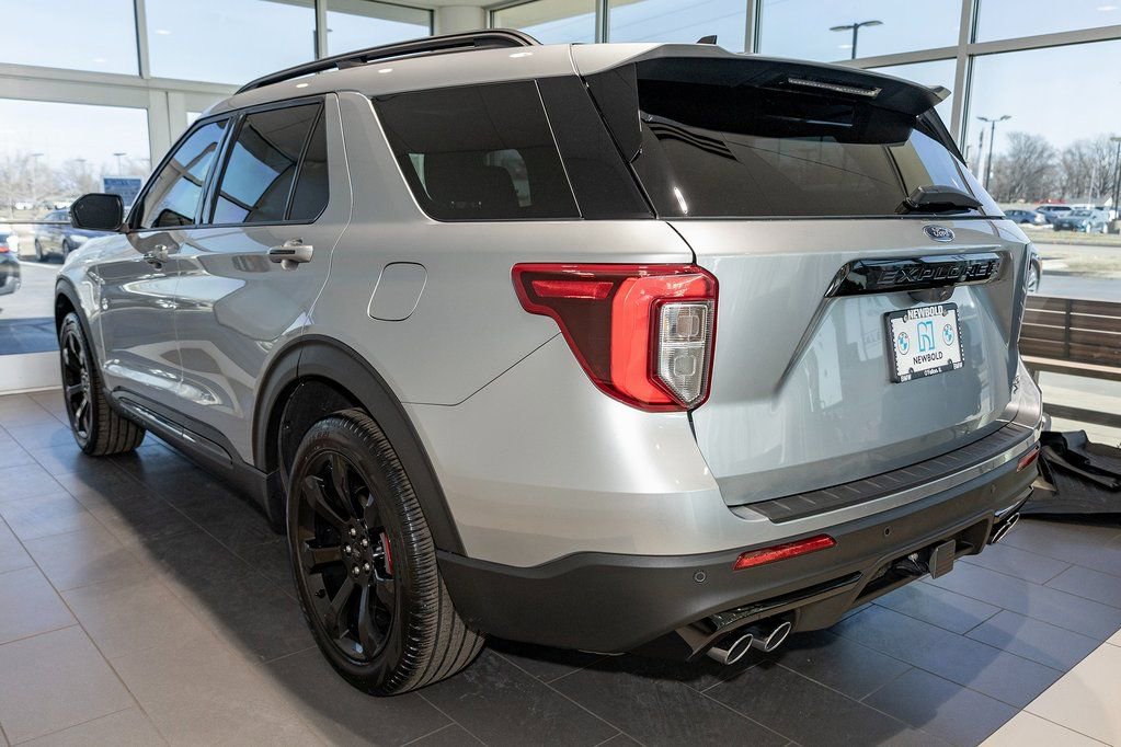 Used 2023 Ford Explorer ST w/ Equipment Group 401A image 4
