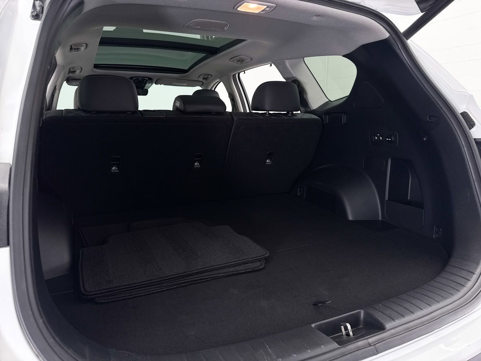 Used 2022 Hyundai Santa Fe Limited AWD/4WD image 34