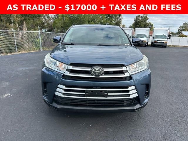Used 2017 Toyota Highlander LE video 2
