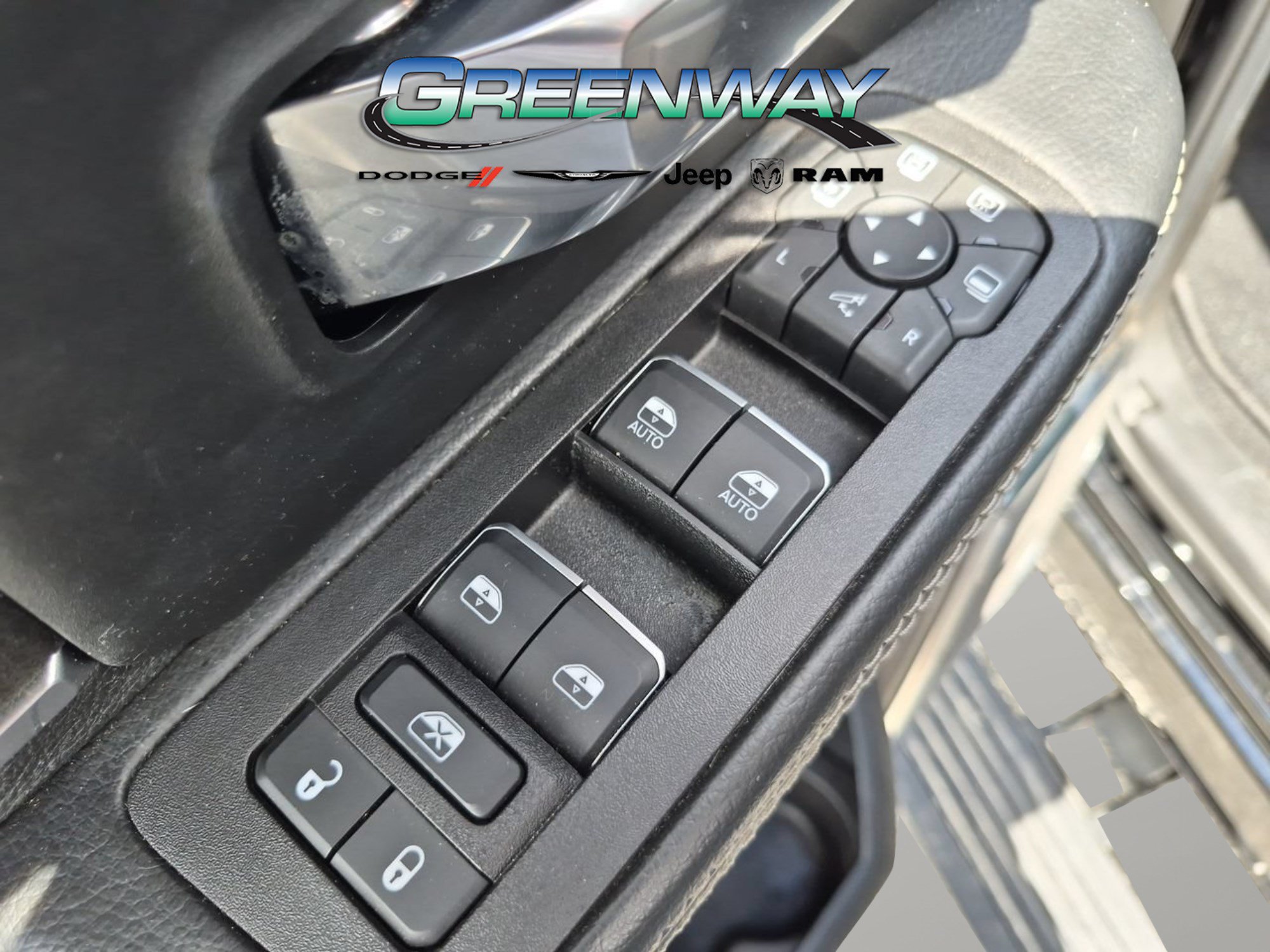 Used 2025 RAM 3500 Laramie AWD/4WD image 14