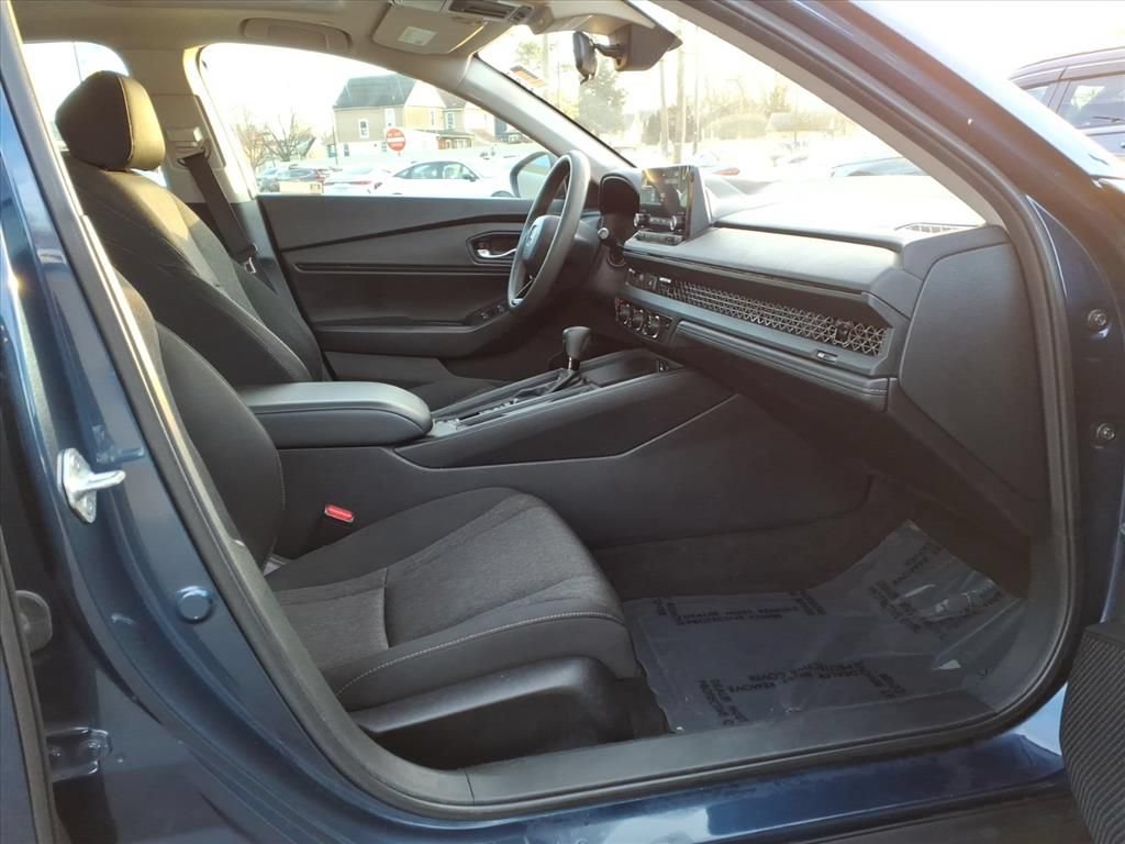 Used 2023 Honda Accord EX image 12