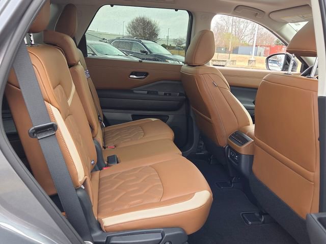 New 2026 Nissan Pathfinder Platinum w/ Cargo Package image 16