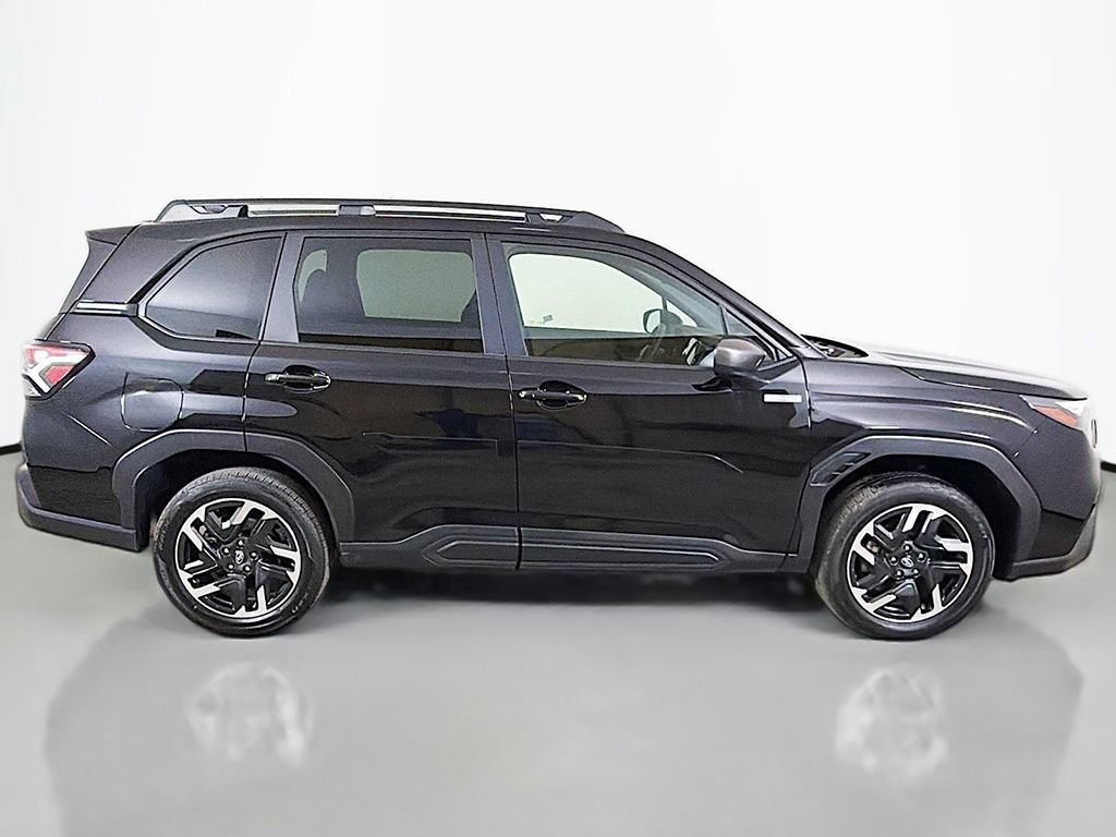 Used 2025 Subaru Forester Premium AWD/4WD image 16