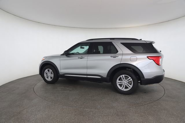Used 2024 Ford Explorer XLT w/ Equipment Group 202A AWD/4WD image 9