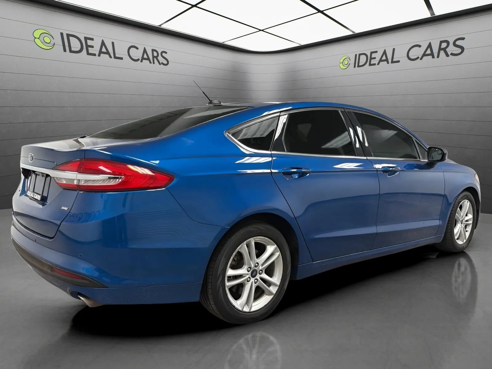 Used 2018 Ford Fusion SE w/ Fusion SE Technology Package FWD image 5