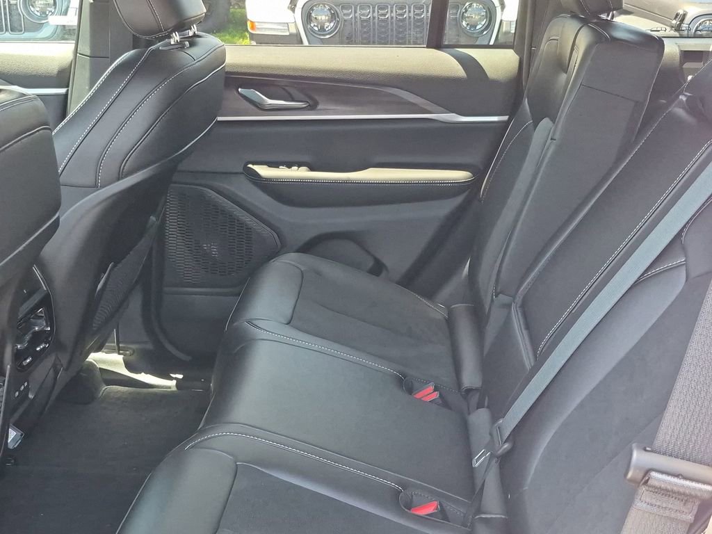 New 2026 Jeep Grand Cherokee Altitude RWD image 20