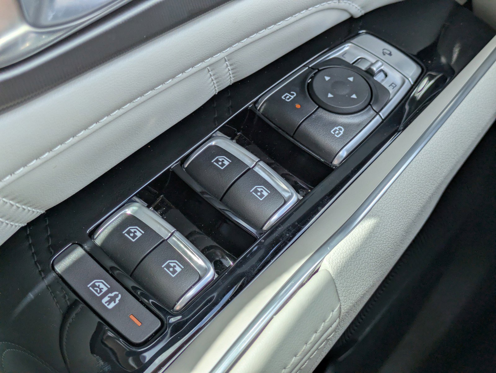 Certified 2024 Kia Sorento SX FWD image 20
