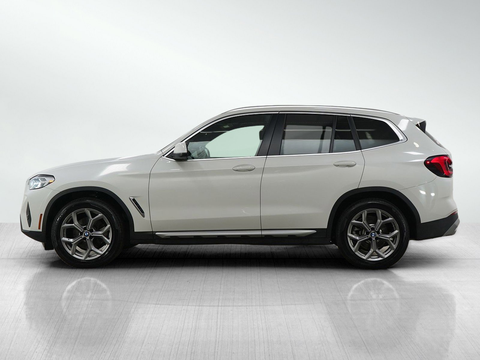 Used 2024 BMW X3 xDrive30i AWD/4WD image 3
