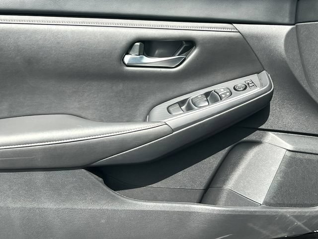 Used 2024 Nissan Sentra SV FWD image 11