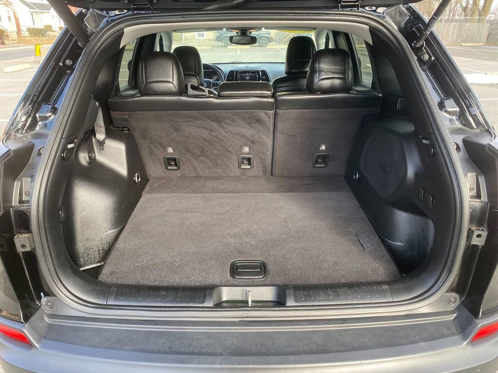 Used 2019 Jeep Cherokee Limited image 25