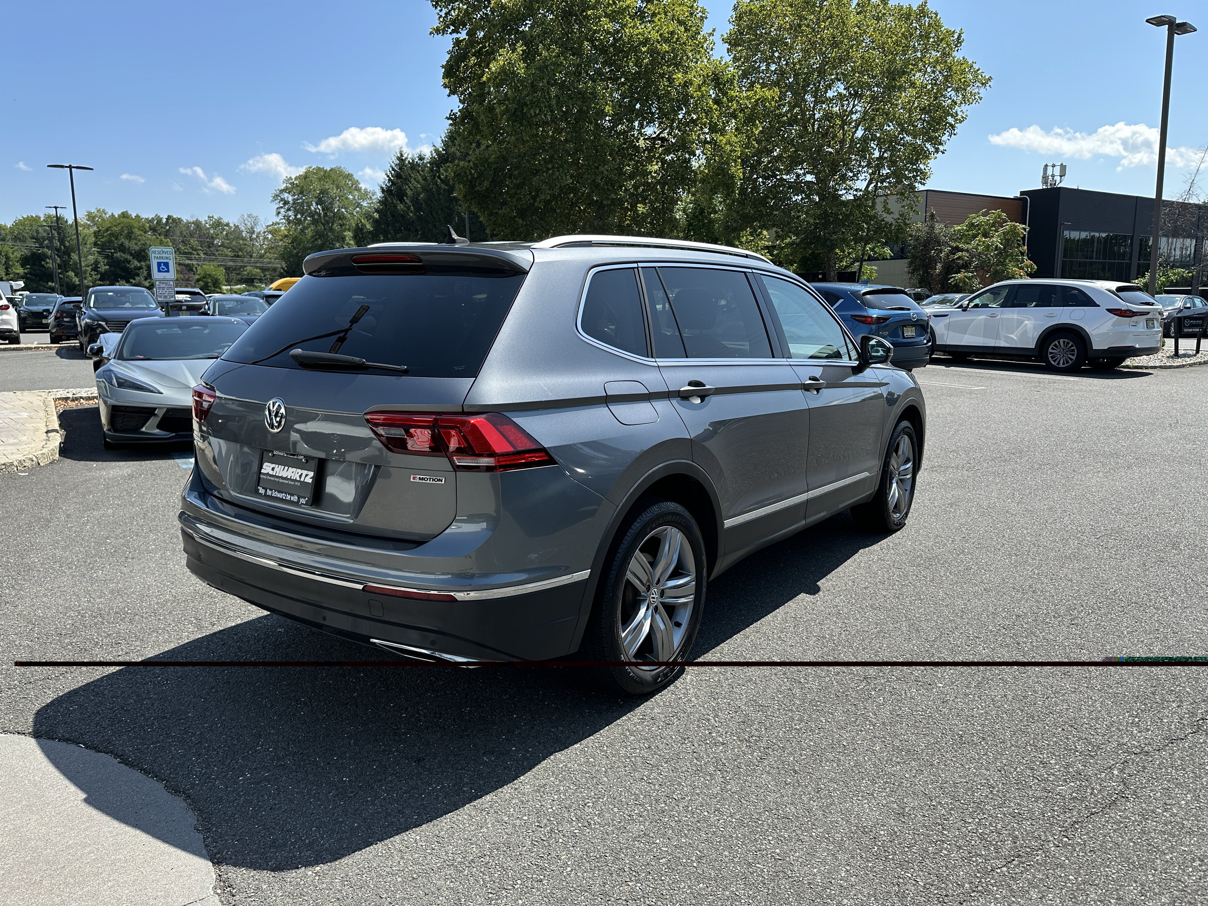 Used 2020 Volkswagen Tiguan SEL AWD/4WD image 11