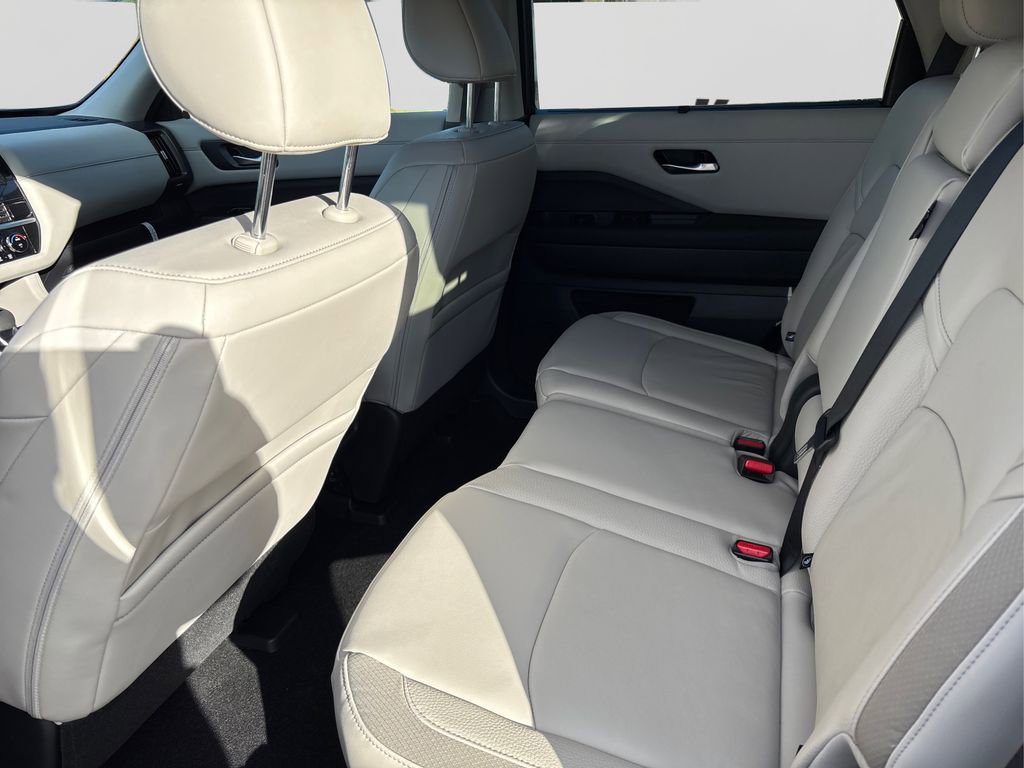 New 2025 Nissan Pathfinder SL image 10