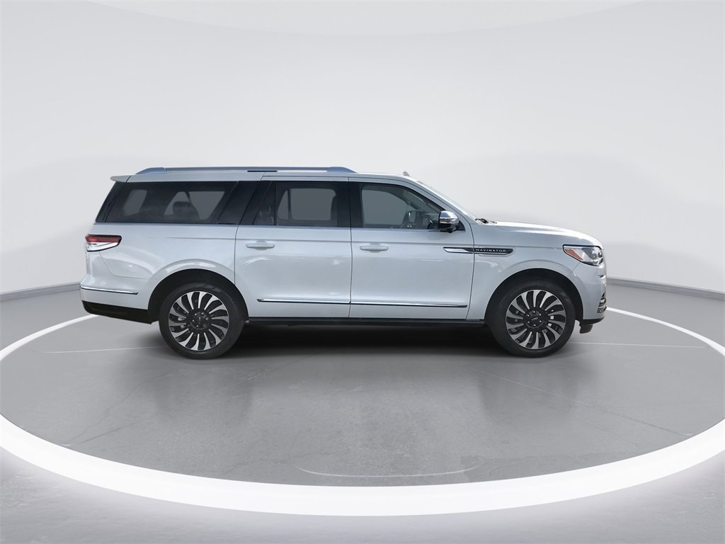 Used 2024 Lincoln Navigator L Black Label image 9