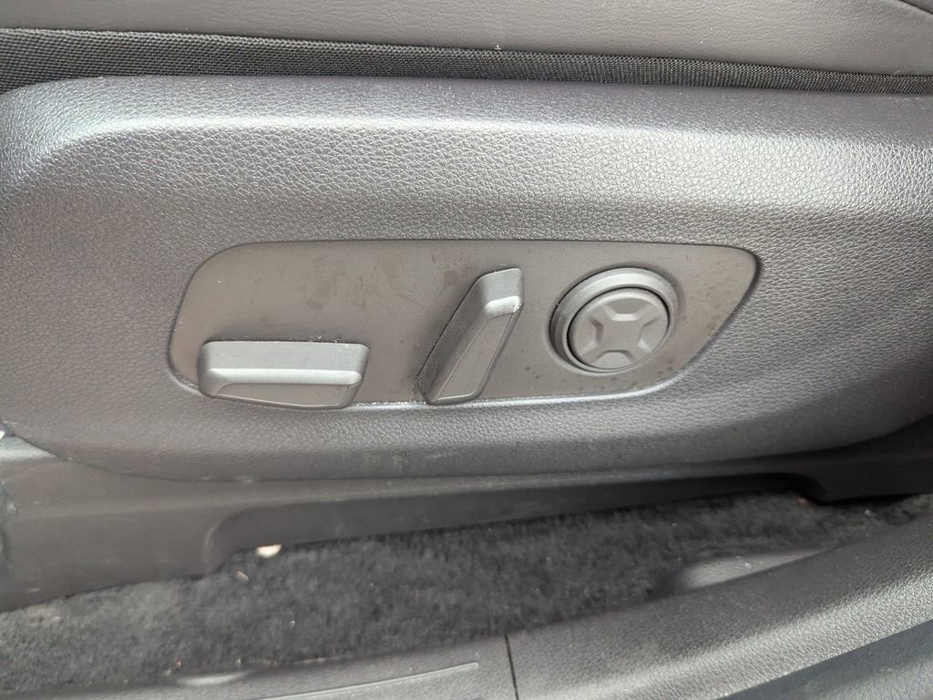 Certified 2025 Kia Carnival image 18