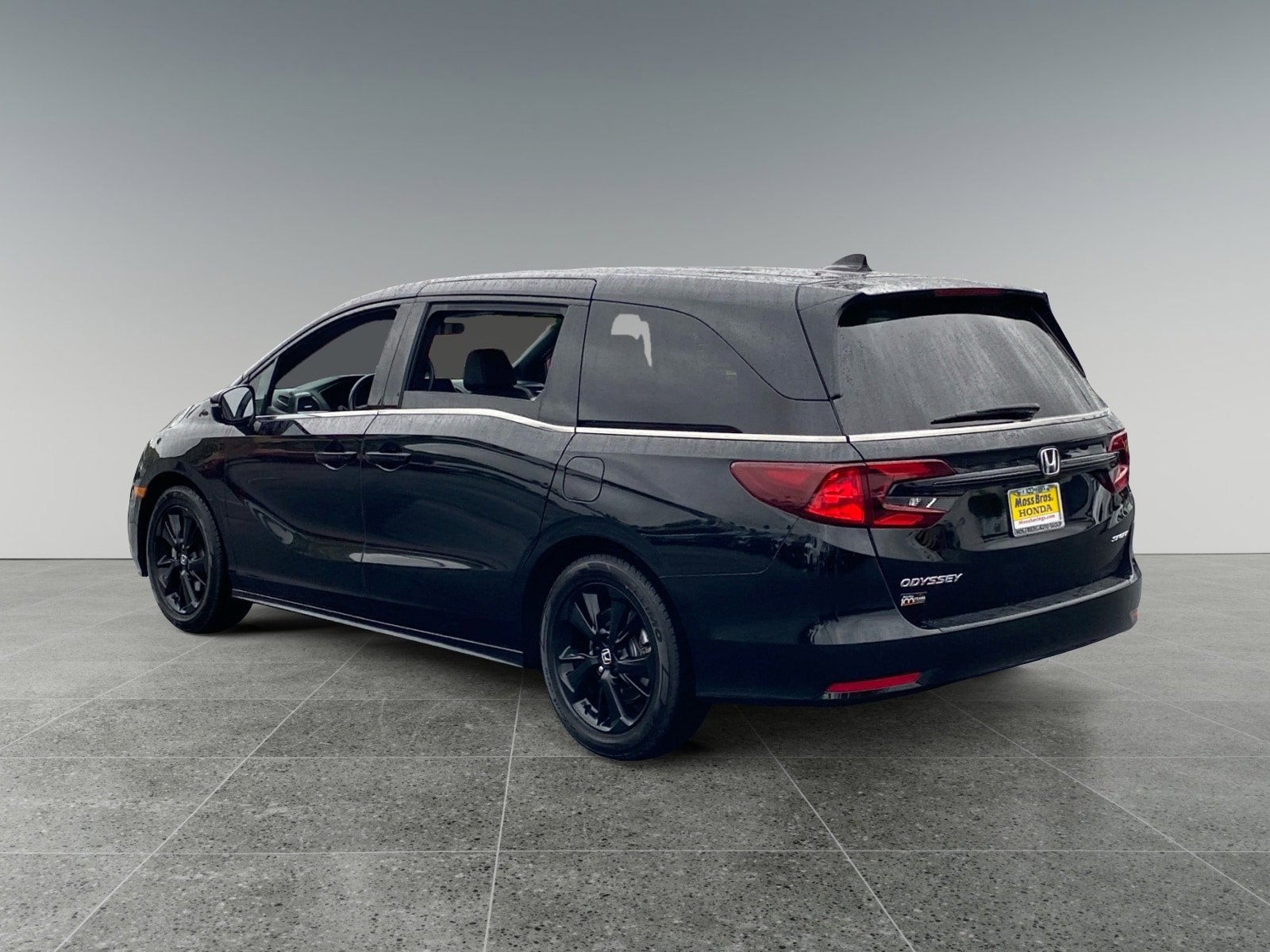 Used 2024 Honda Odyssey Sport image 3