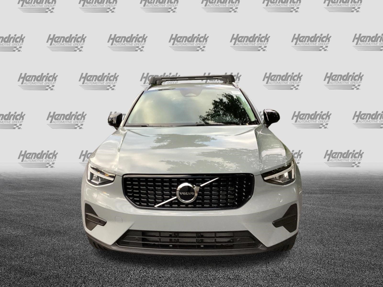 Certified 2026 Volvo XC40 B4 Core FWD image 3