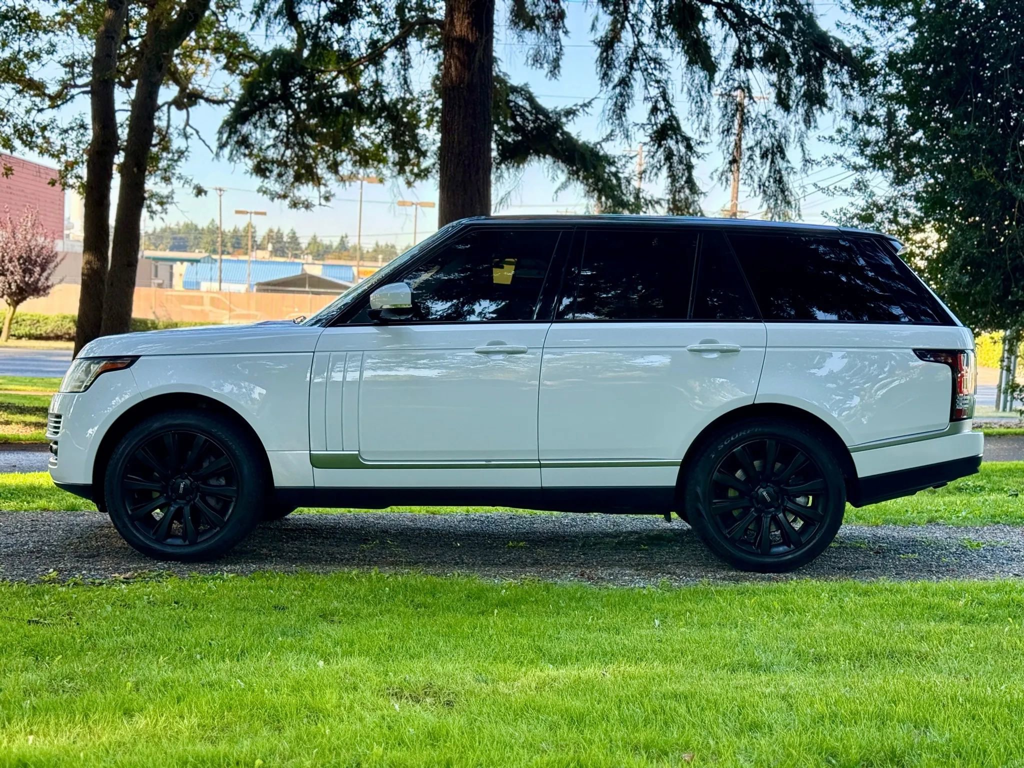 Used 2014 Land Rover Range Rover Supercharged image 4