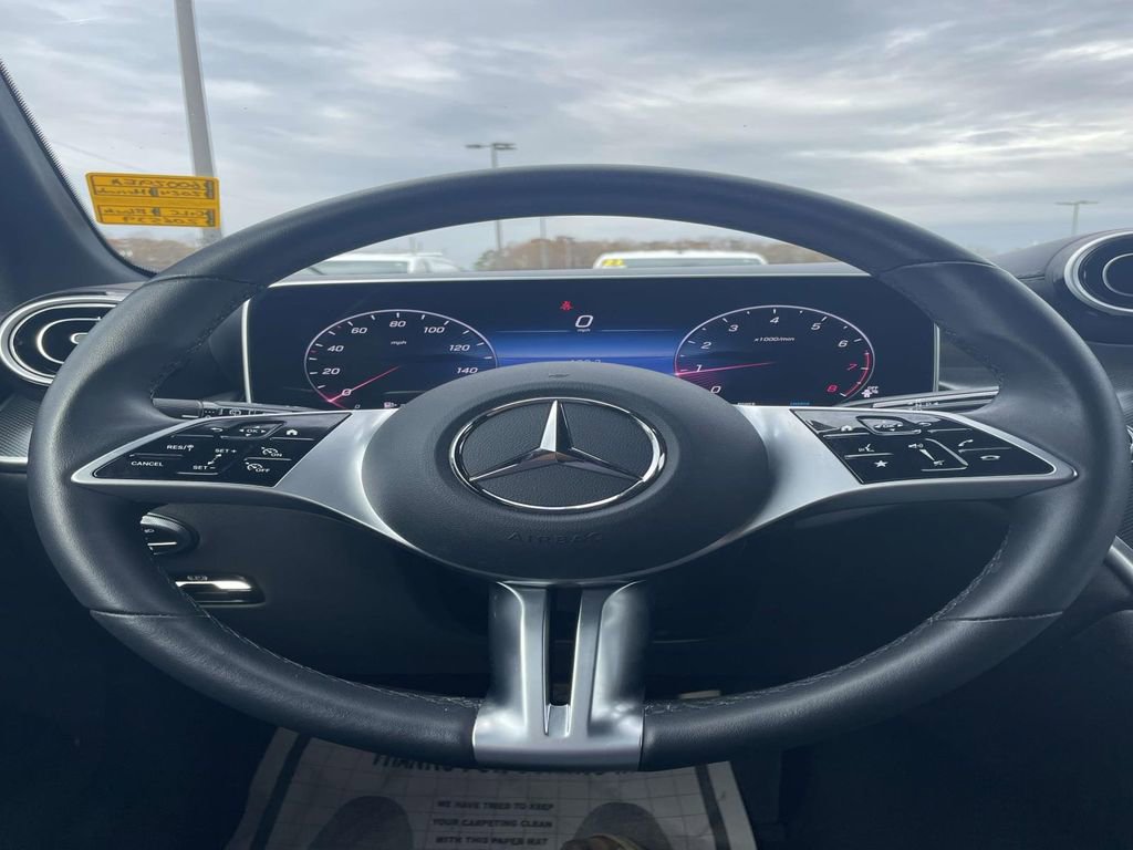 Used 2024 Mercedes-Benz GLC 300 image 23