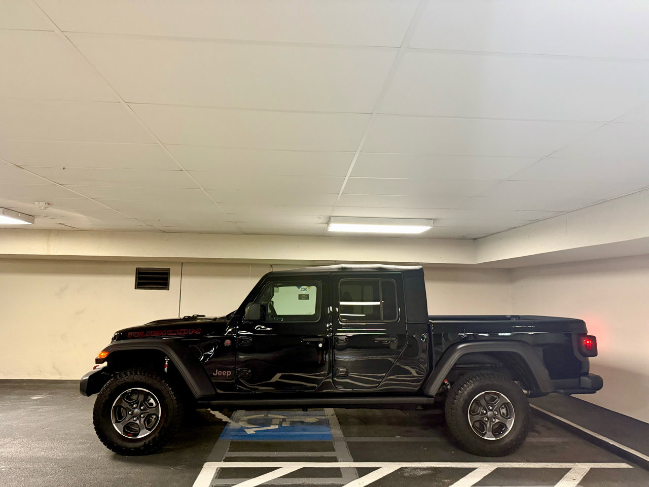 Used 2022 Jeep Gladiator Rubicon w/ Cold Weather Group image 2