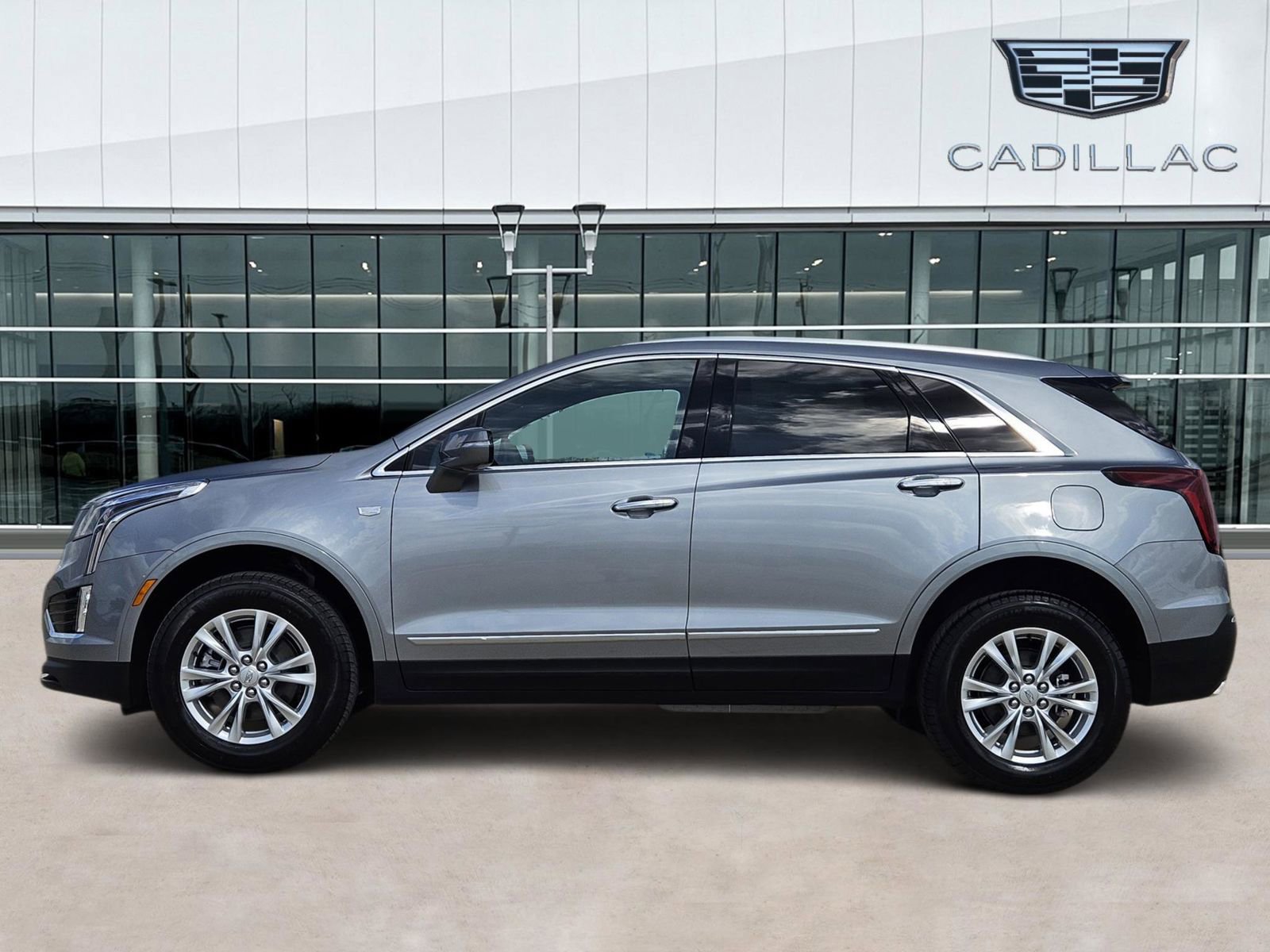 New 2026 Cadillac XT5 Luxury image 3