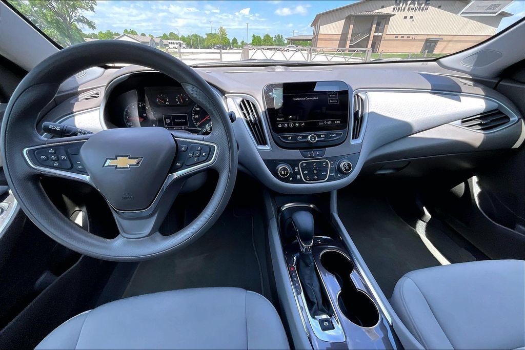 Used 2025 Chevrolet Malibu LT FWD image 13
