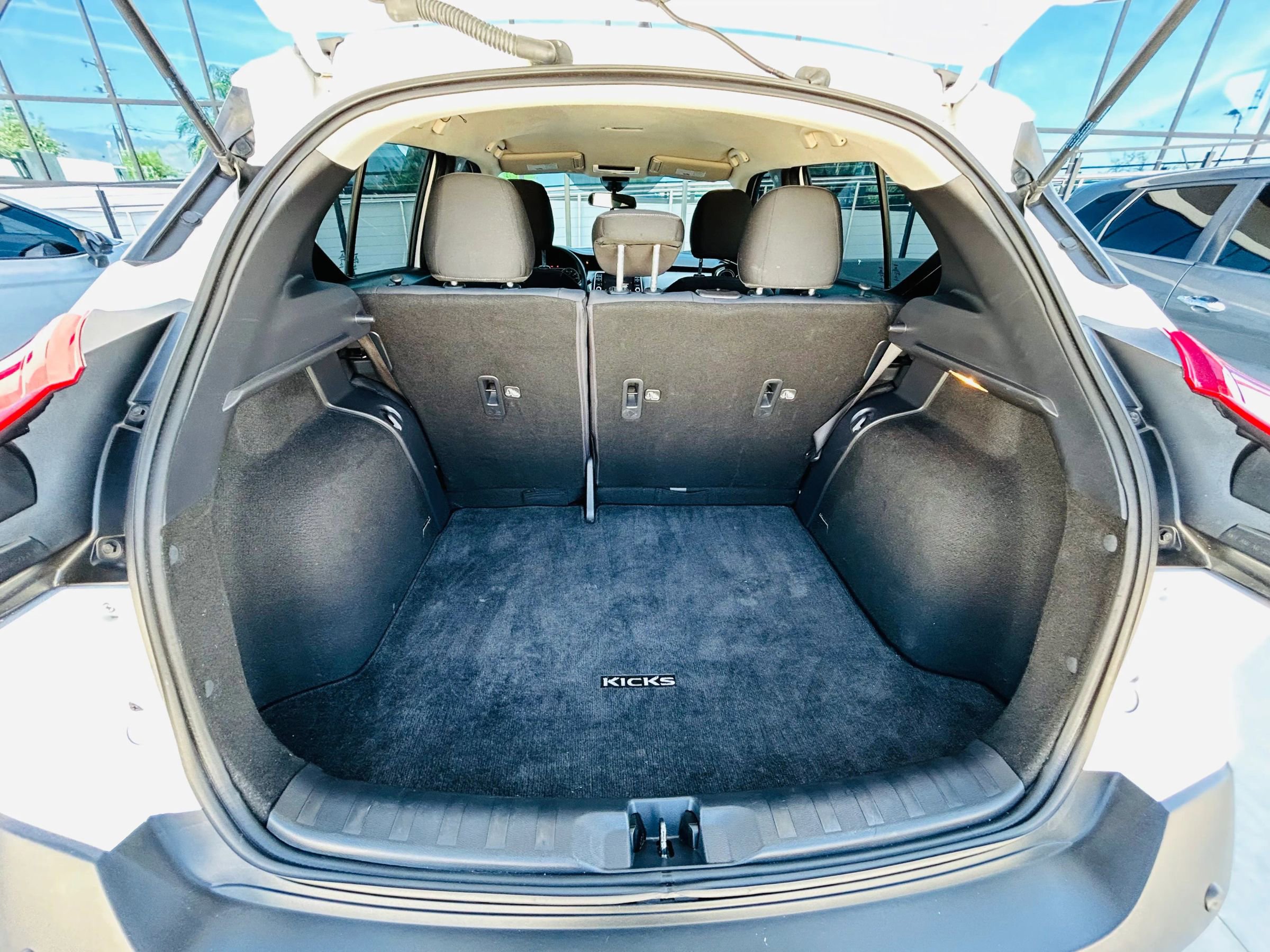 Used 2020 Nissan Kicks SV FWD image 28