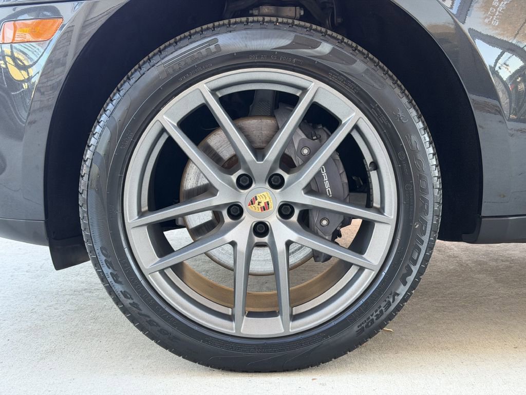 Used 2022 Porsche Macan w/ Premium Package image 18