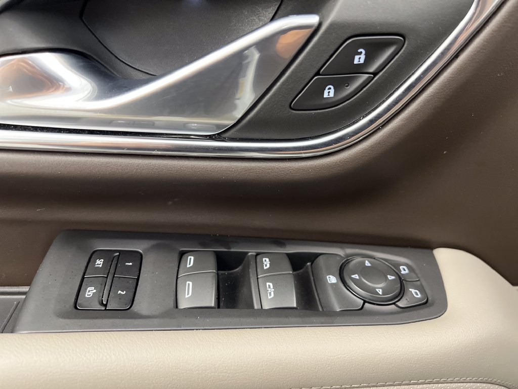 Used 2024 GMC Yukon SLT RWD image 15