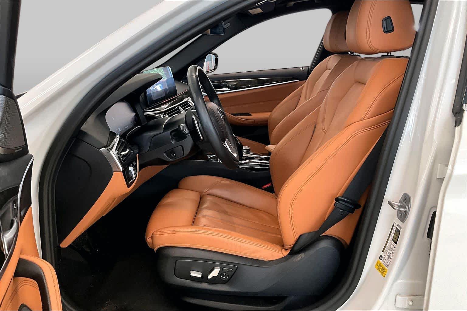 Used 2023 BMW 530i w/ Premium Package RWD image 7