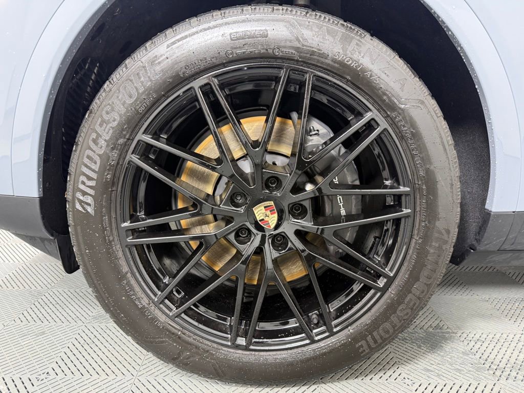 Certified 2025 Porsche Cayenne Coupe image 11