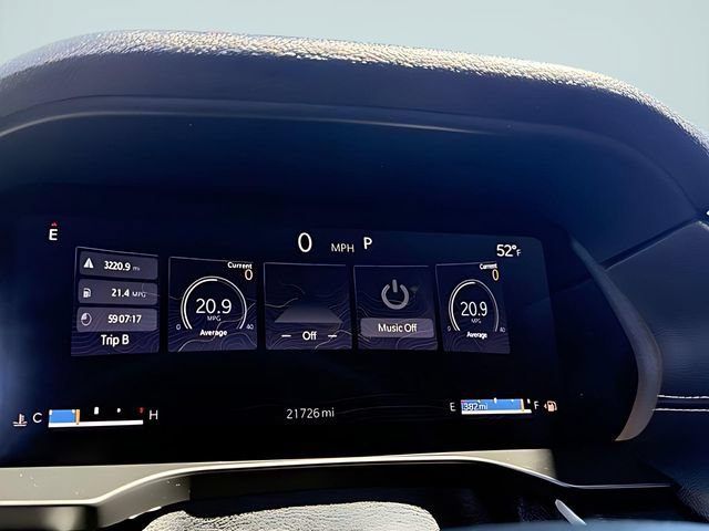 Used 2025 Jeep Grand Cherokee Altitude AWD/4WD image 13