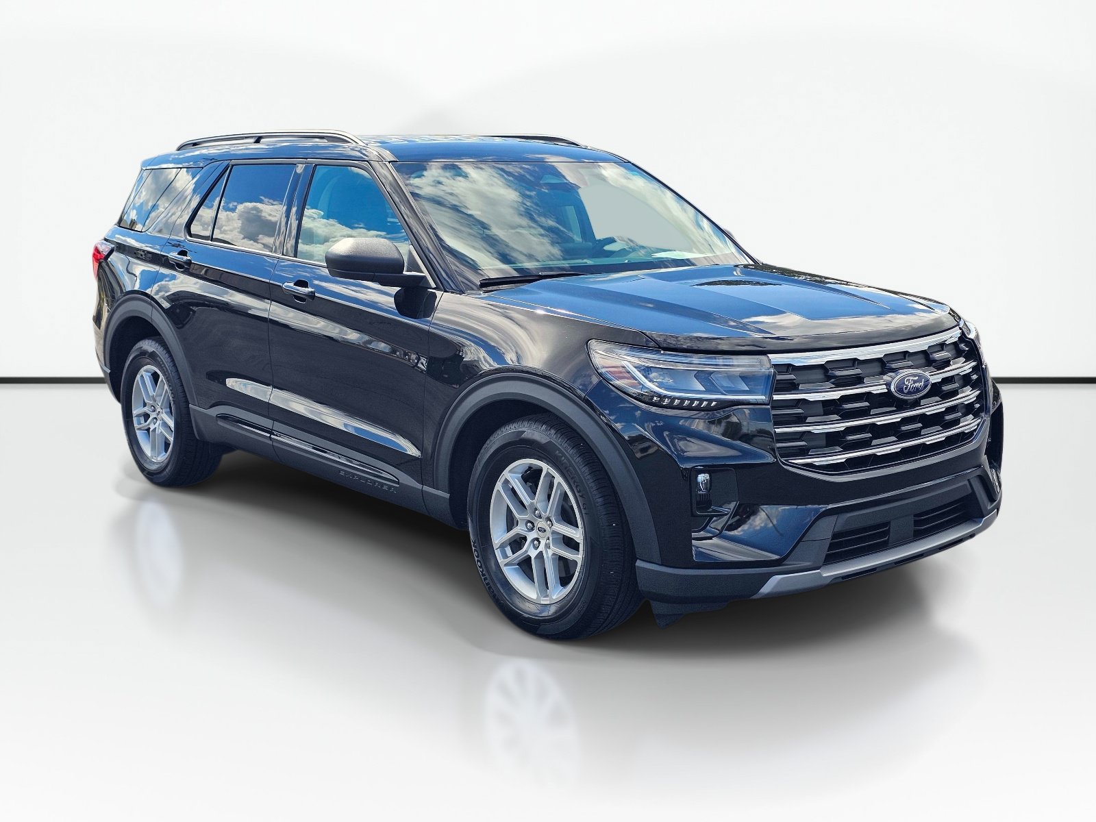 Used 2026 Ford Explorer Active w/ Active Comfort Package RWD image 8