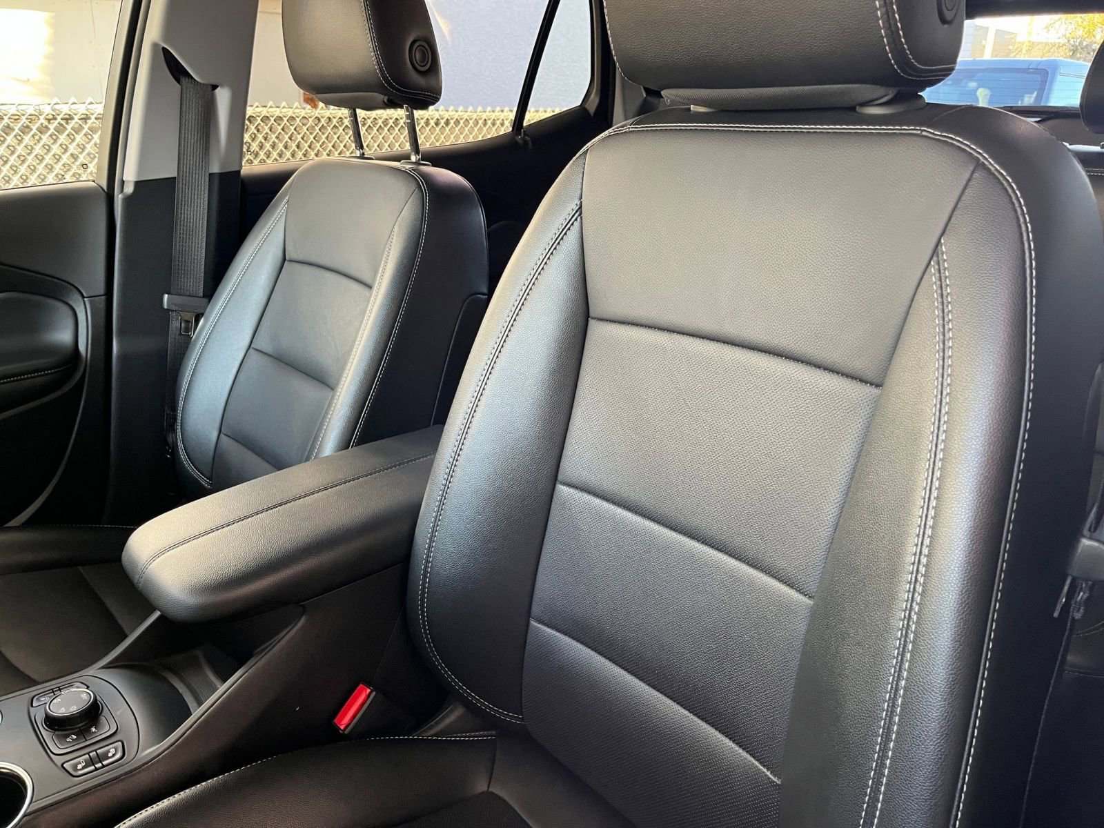 Used 2024 GMC Terrain SLT AWD/4WD image 37