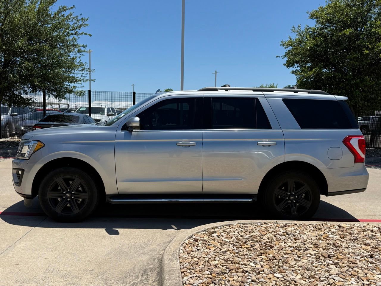 Used 2020 Ford Expedition XLT w/ Equipment Group 202A AWD/4WD image 2