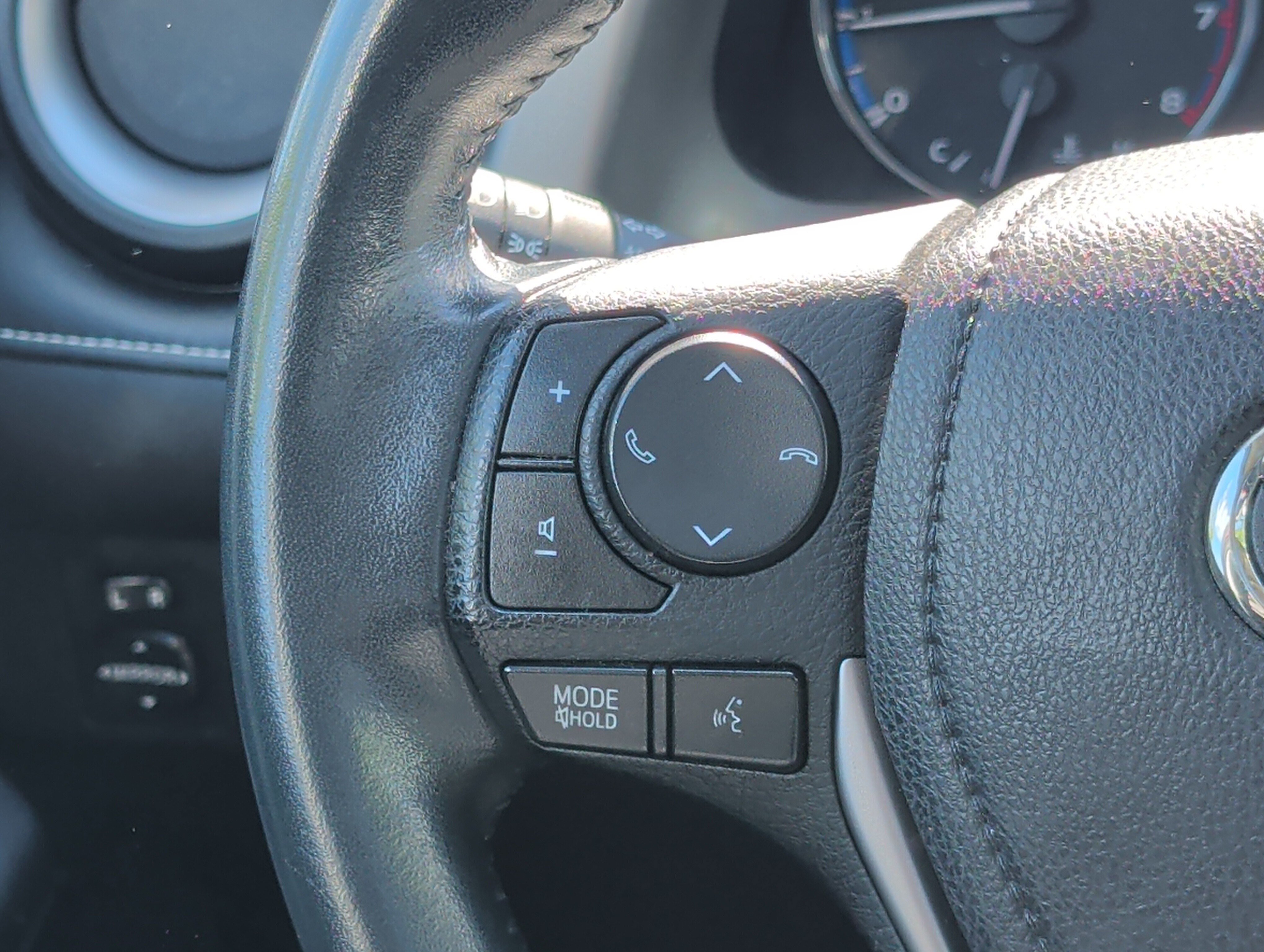 Used 2016 Toyota RAV4 XLE AWD/4WD image 26