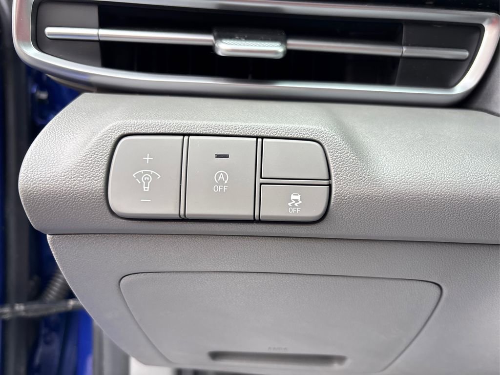 Certified 2024 Hyundai Elantra SE image 32