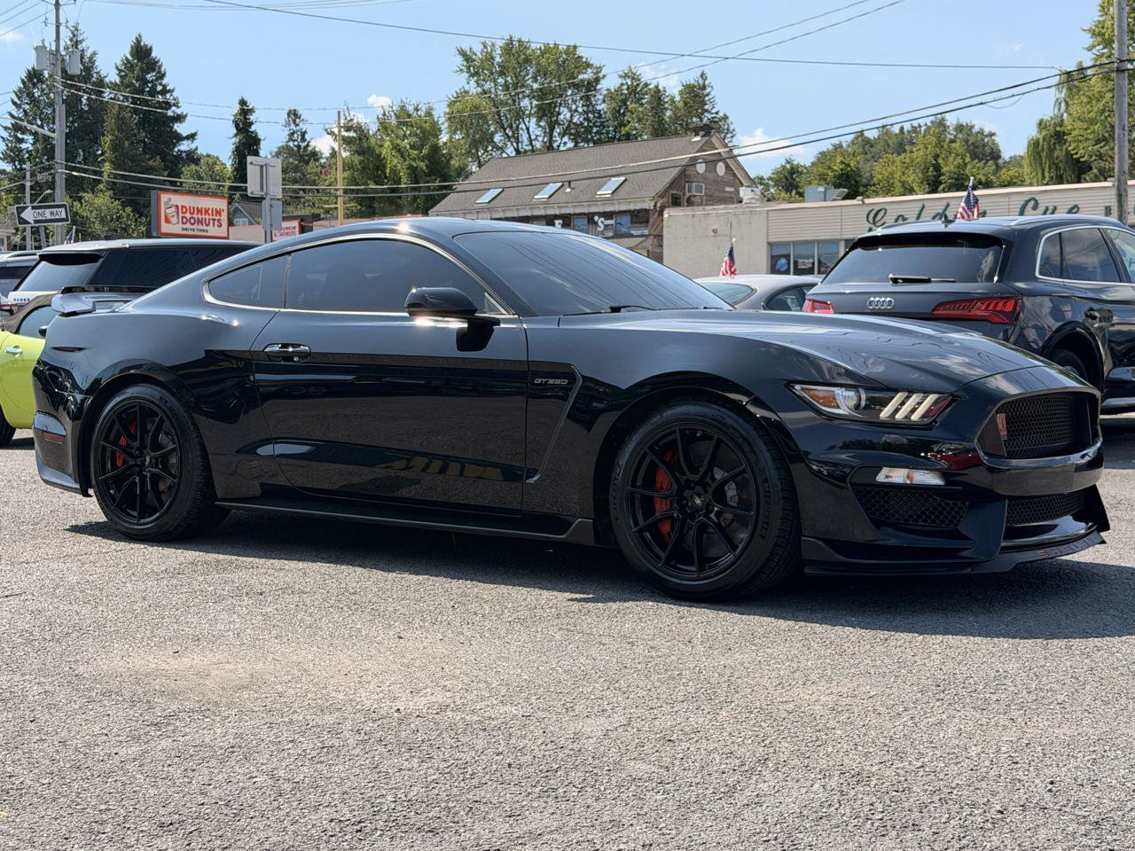 Used 2019 Ford Mustang Shelby GT350 w/ Technology Package RWD image 3