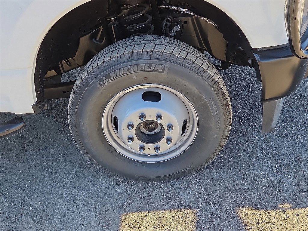 New 2025 Ford F350 XL image 8