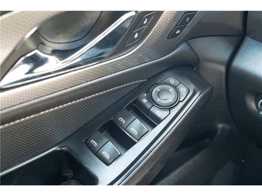 Used 2023 Chevrolet Traverse Premier w/ Redline Edition AWD/4WD image 16