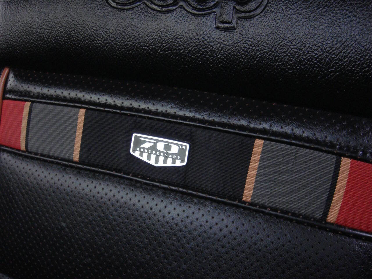 Used 2011 Jeep Wrangler Unlimited 70th Anniversary w/ Connectivity Group image 13