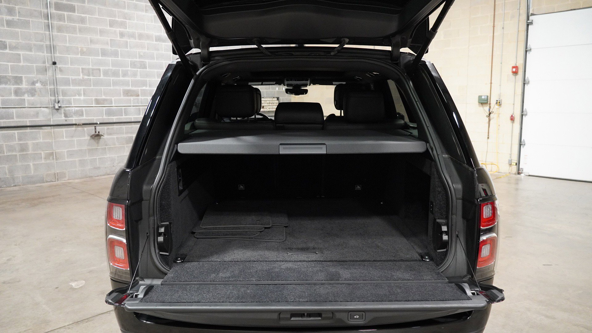 Used 2022 Land Rover Range Rover image 40