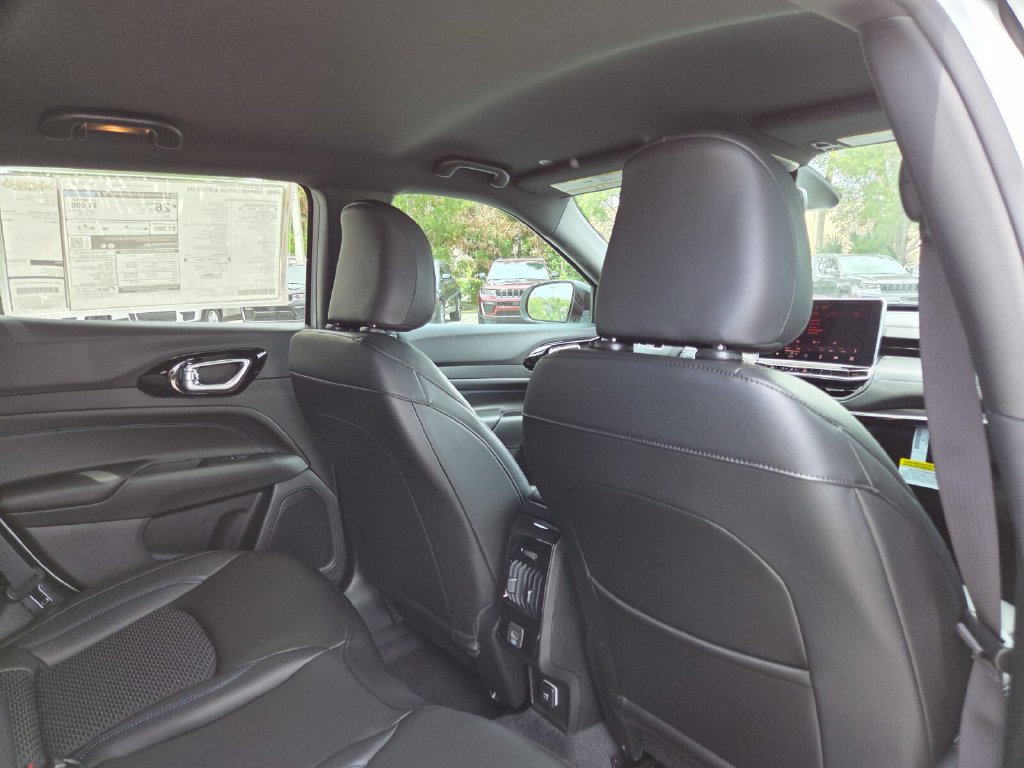 New 2026 Jeep Compass Latitude AWD/4WD image 17