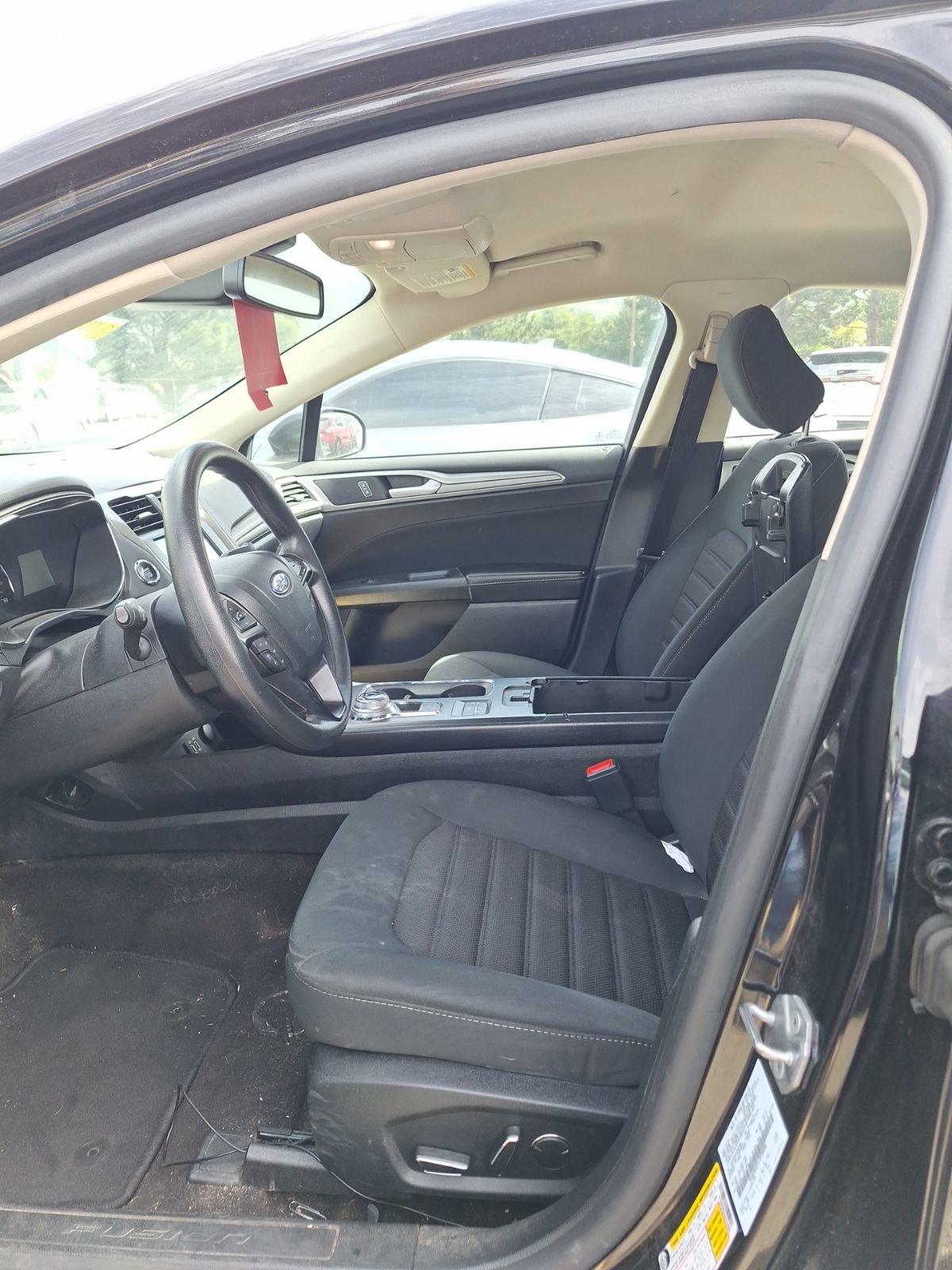 Used 2020 Ford Fusion SE FWD image 13