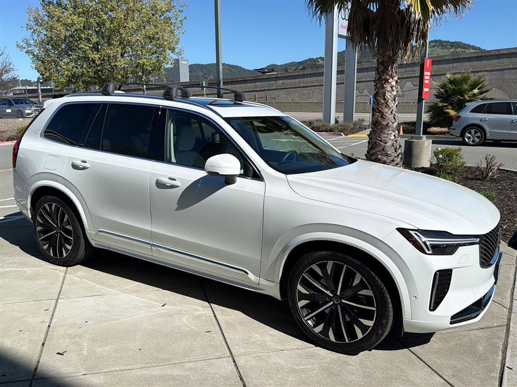 Used 2025 Volvo XC90 B6 Ultra w/ Lounge Package image 5